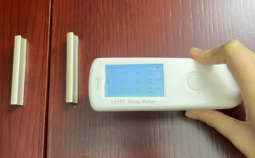 LS197测量家具漆膜的QC模式界面