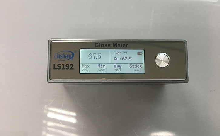 光泽度仪测量塑料光泽度